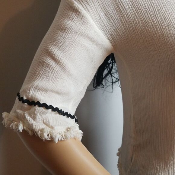 Sadie Robertson embroidered top   - Picture 4 of 8